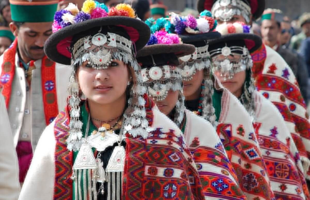 A Farewell Woven in Tradition
