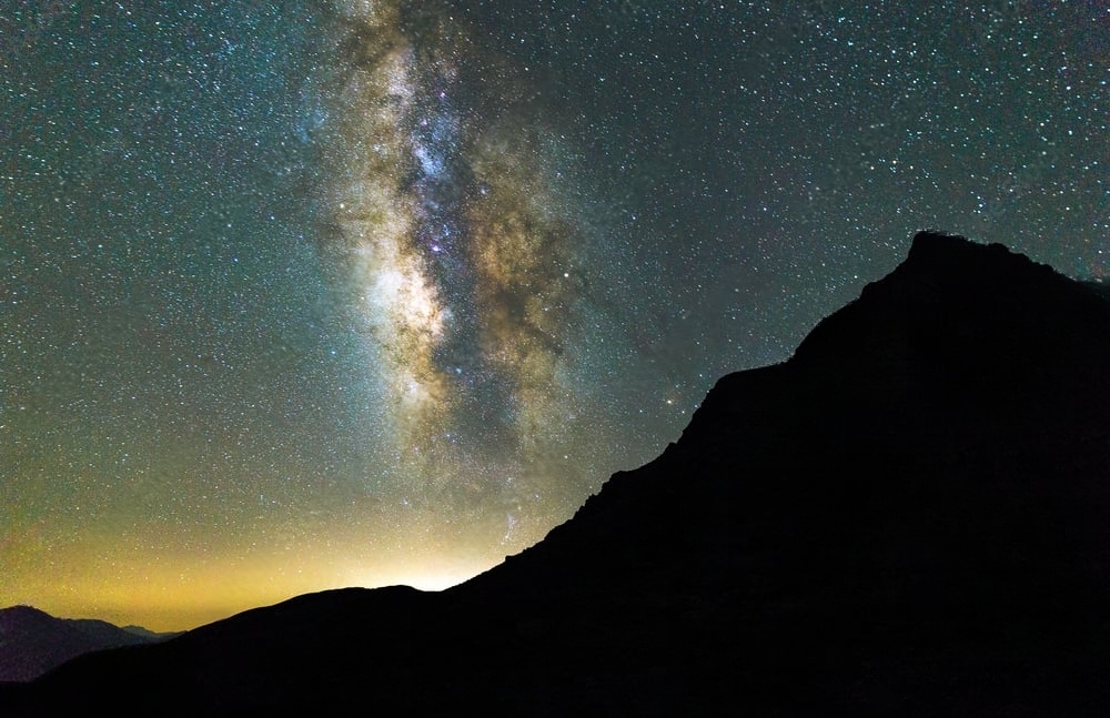 Under Ladakh’s dark skies, stars don’t twinkle—they blaze. With telescopes and stories, a guided stargazing session reveals constellations, planets, and the Milky Way like you’ve never seen before—crystal clear and cosmic