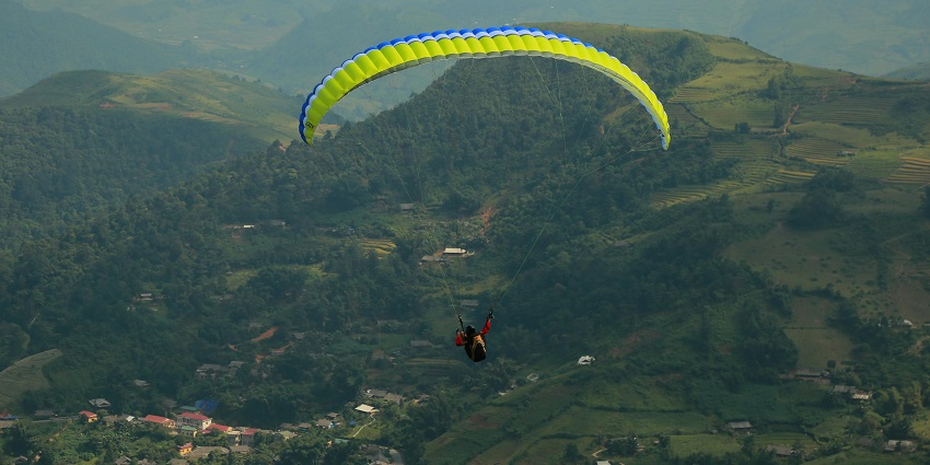  Paragliding in Leh