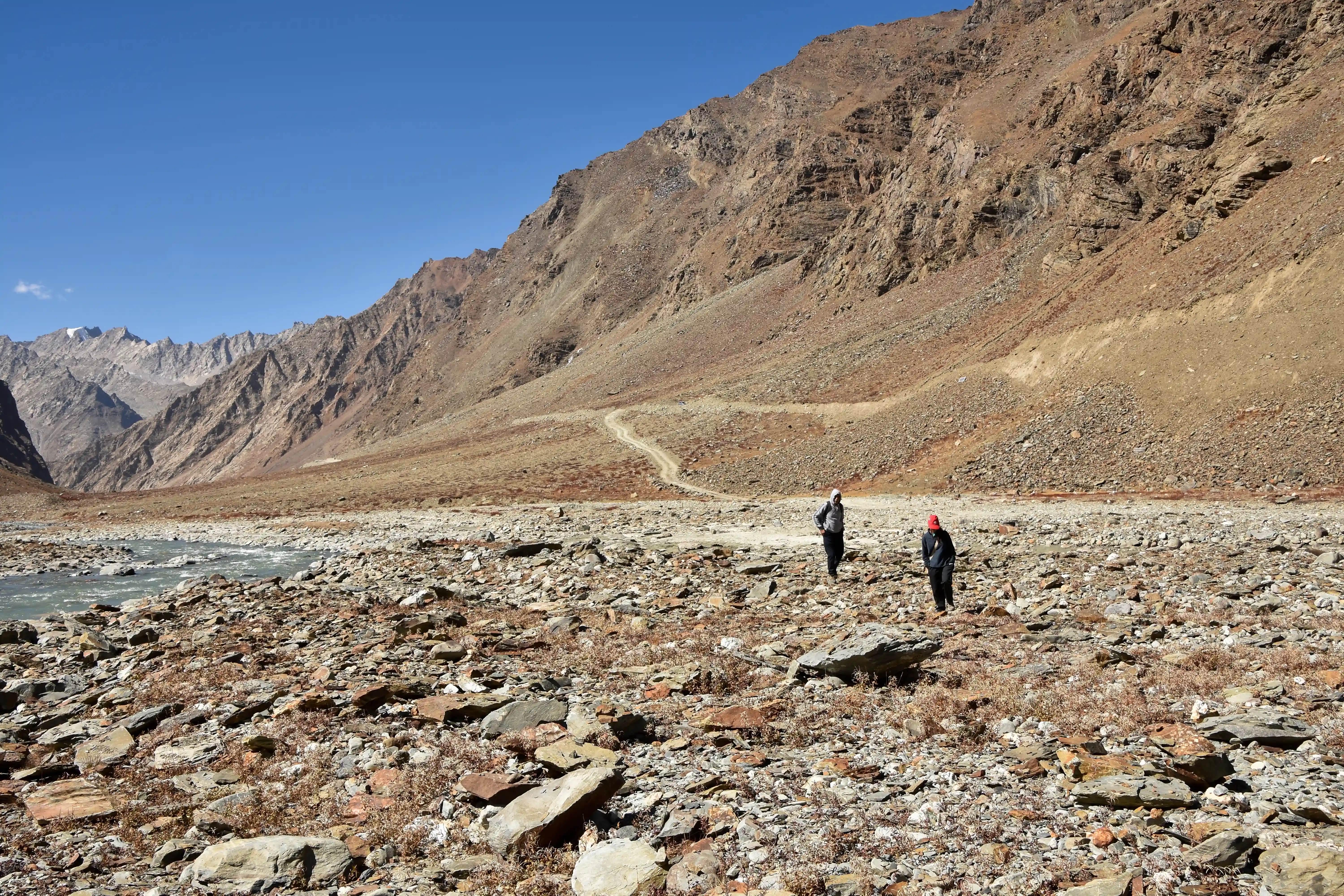 The Walk to Sumdo – Pastures, Pottery and Platefuls
