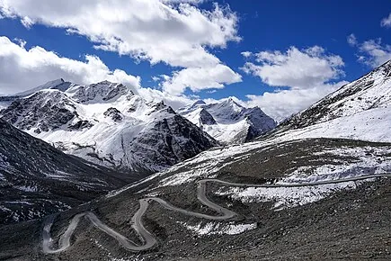 ARRIVE IN LADAKH – A SLOW BEGINNING BY THE RIVER