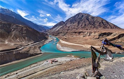 WHISPERS OF SHAM – RIVERS, CAVES AND MONASTERIES