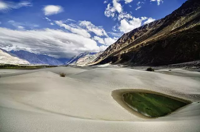 THE HIGH ROAD TO NUBRA – THROUGH WARI LA