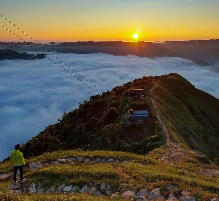 Above the Clouds to Siju