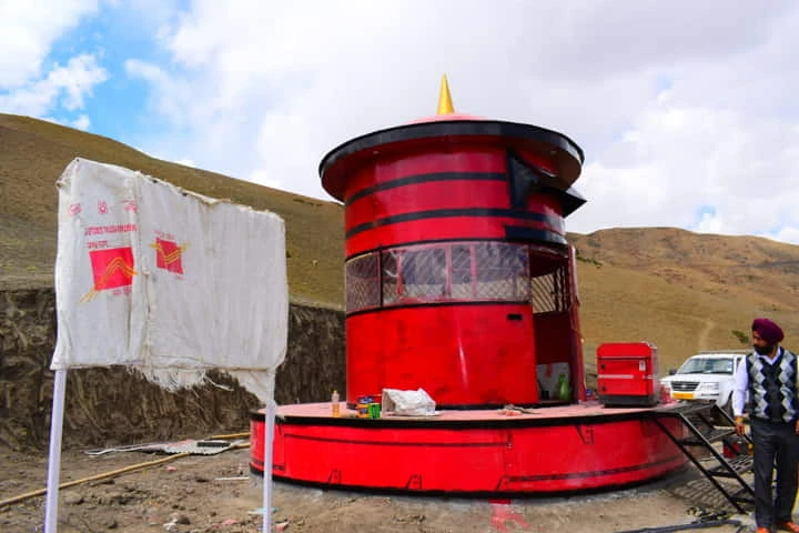 Send postcards from the highest post office